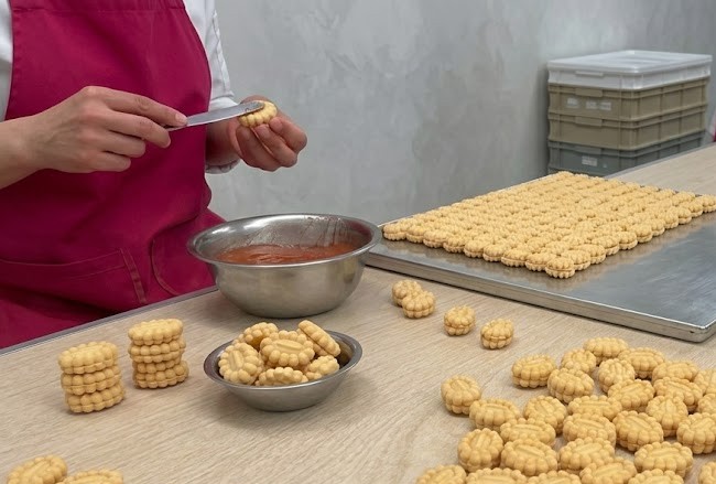 Calidad y Cariño desde 1982 - Galletas CC